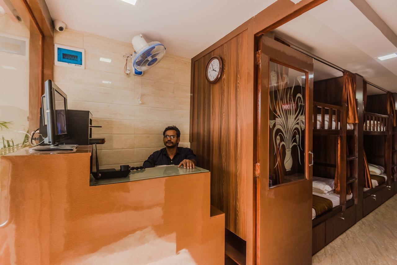 Awesome Dormitory - Men Only Mumbai Eksteriør bilde
