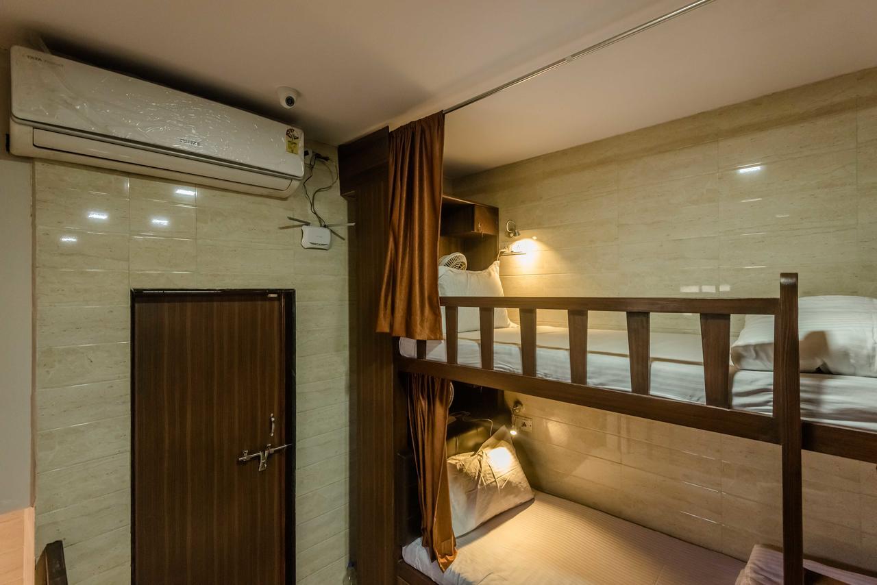 Awesome Dormitory - Men Only Mumbai Eksteriør bilde