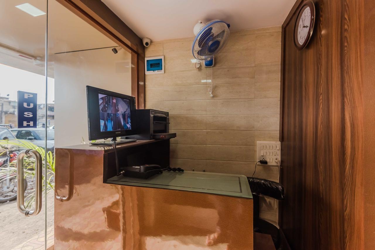 Awesome Dormitory - Men Only Mumbai Eksteriør bilde