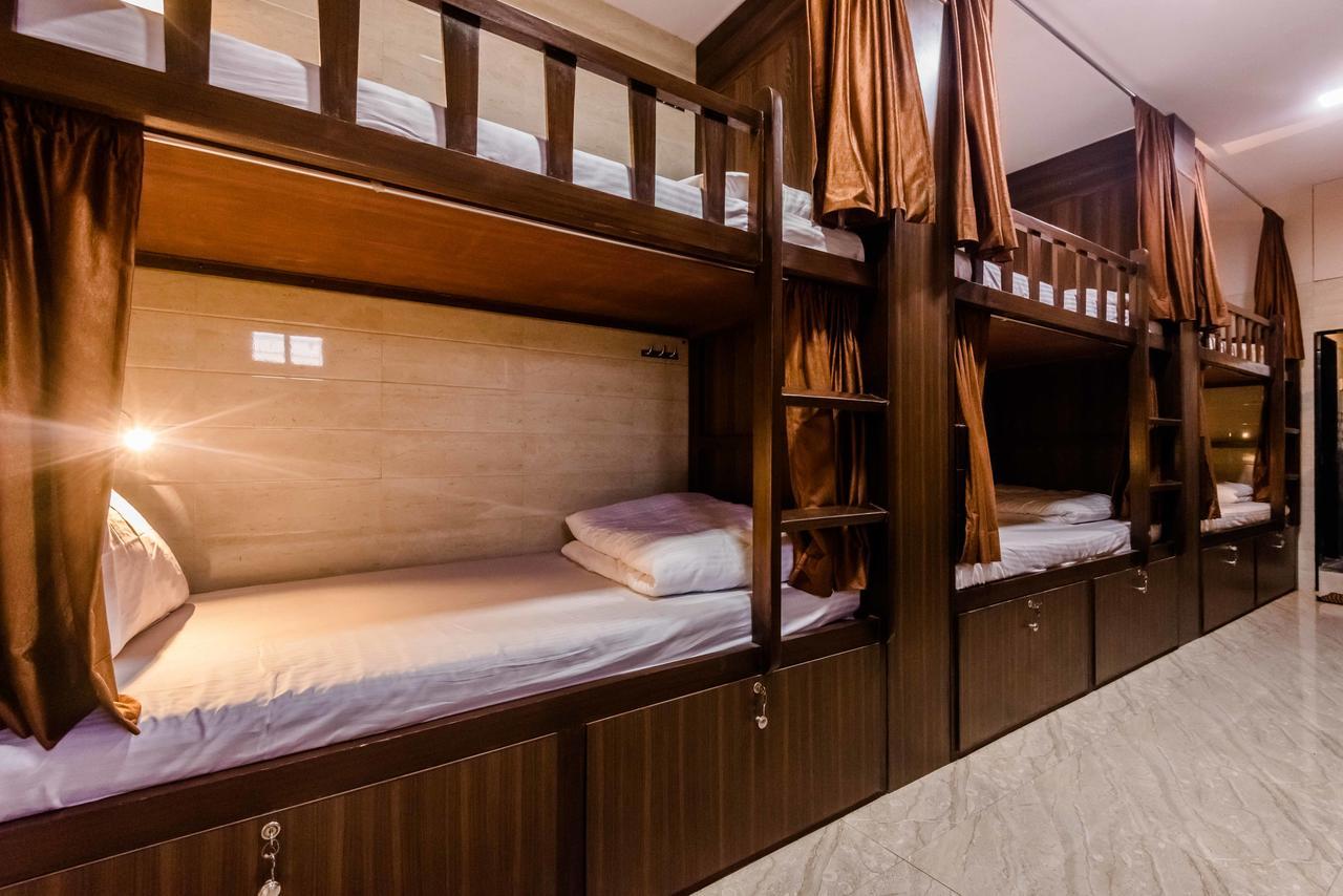 Awesome Dormitory - Men Only Mumbai Eksteriør bilde