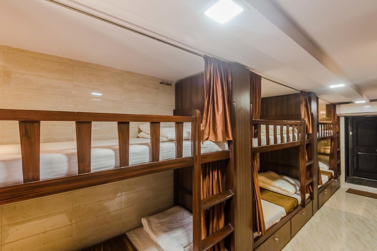 Awesome Dormitory - Men Only Mumbai Eksteriør bilde