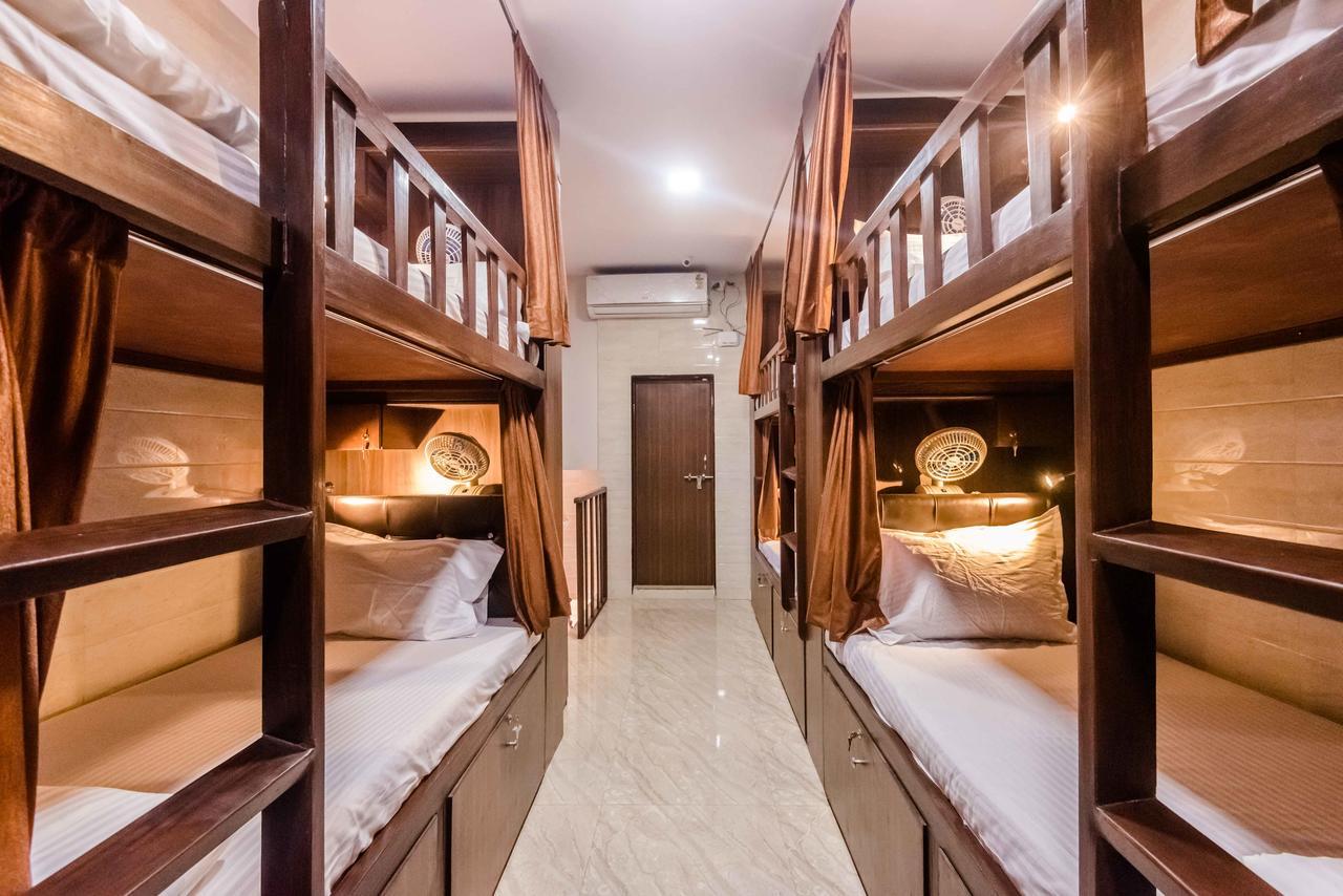 Awesome Dormitory - Men Only Mumbai Eksteriør bilde