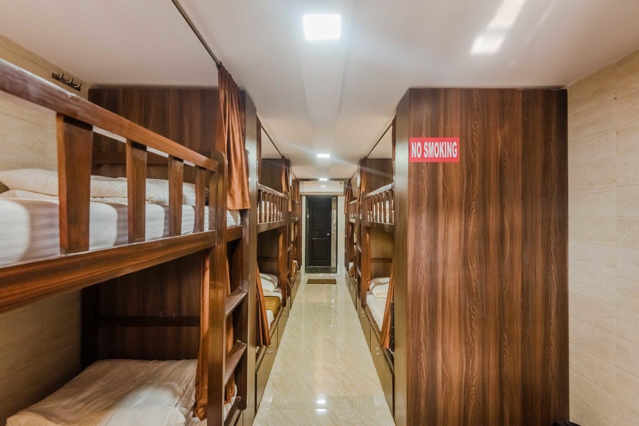 Awesome Dormitory - Men Only Mumbai Eksteriør bilde