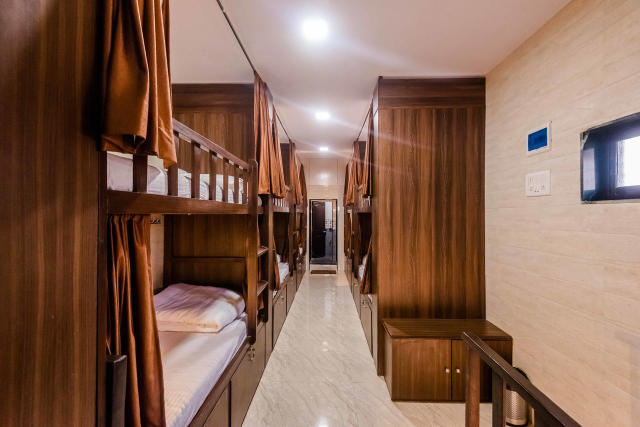 Awesome Dormitory - Men Only Mumbai Eksteriør bilde